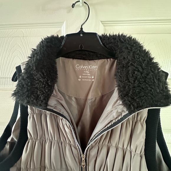 Women's Calvin Klein quilted vest, size XL - Picture 3 of 6